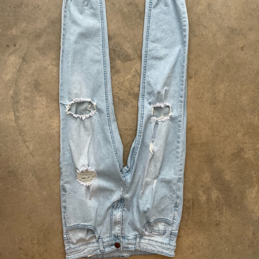 Ripped skinny jeans
